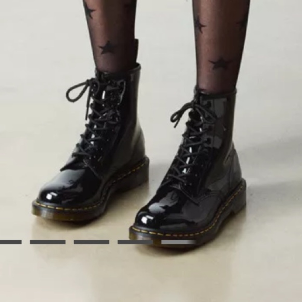 EUC Dr Martens Boots Patent Leather‎ Lace Up 10